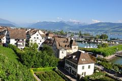 In der Schweiz zur Schule: Bei der Absetzbarkeit ausländischer Ausbildungskosten zieht das Finanzamt die Voraussetzungen Schulen in Deutschland heran.